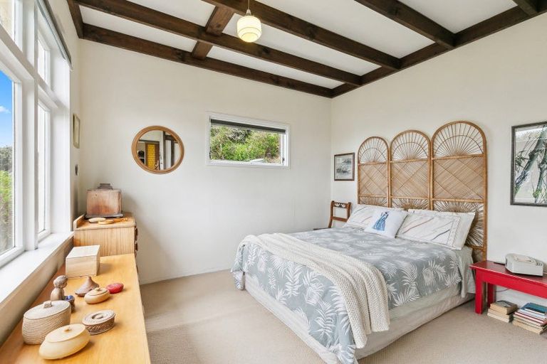 Photo of property in 140 The Esplanade, Houghton Bay, Wellington, 6023