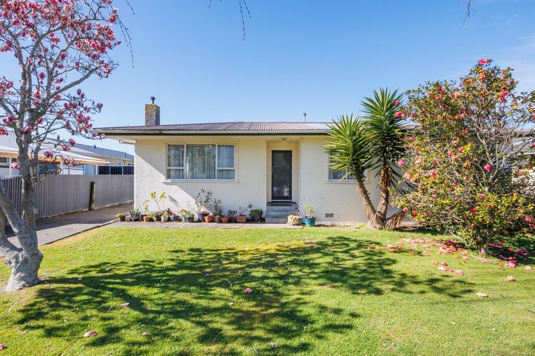 Photo of property in 28 Benmore Avenue, Cloverlea, Palmerston North, 4412
