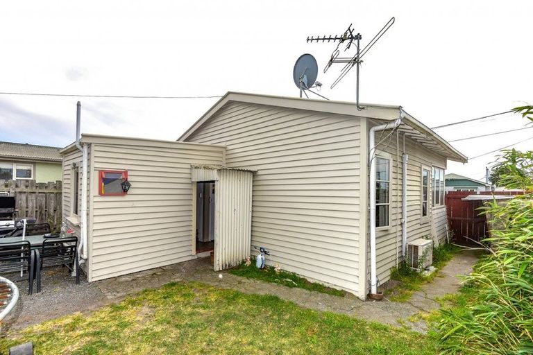 Photo of property in 147 Bowhill Road, New Brighton, Christchurch, 8083