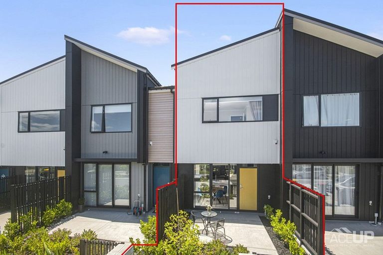 Photo of property in 18 Walter Merton Road, Hobsonville, Auckland, 0616