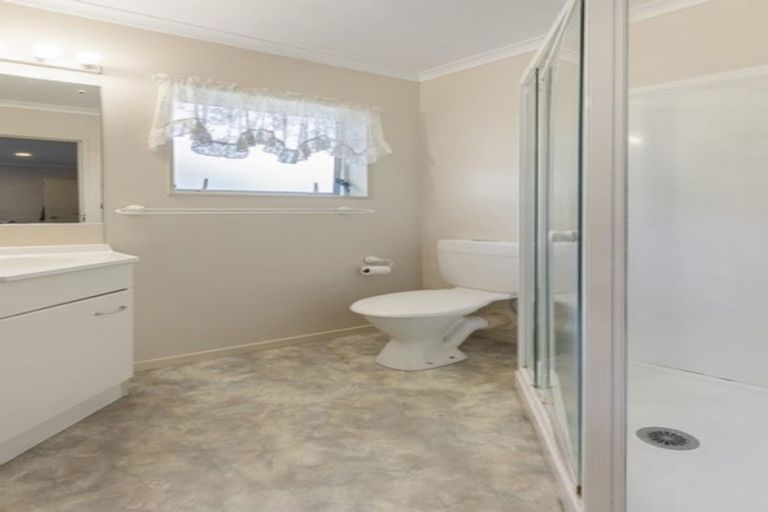 Photo of property in 14 Emmerdale Avenue, Papakura, 2110