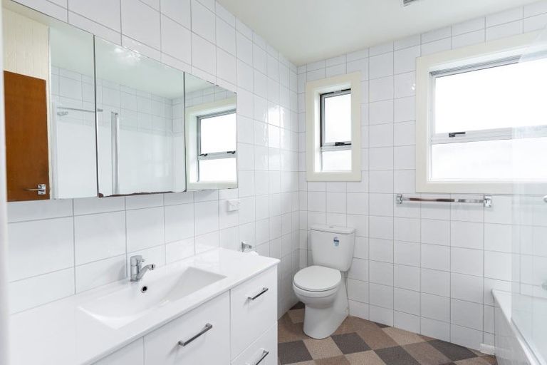 Photo of property in 2/77 Roberta Drive, Somerfield, Christchurch, 8024