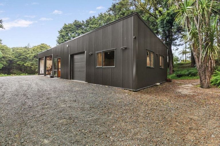 Photo of property in 130 Gibbons Road, Kaiwaka, 0573
