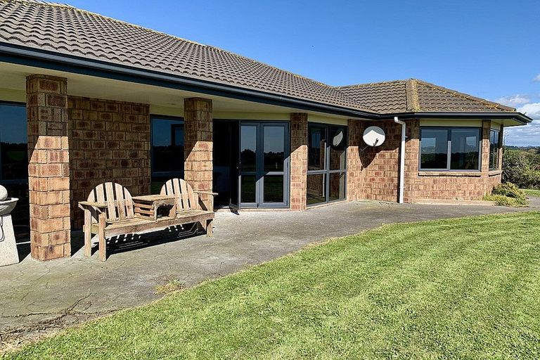 Photo of property in 124a Mountain Road, Sentry Hill, New Plymouth, 4373