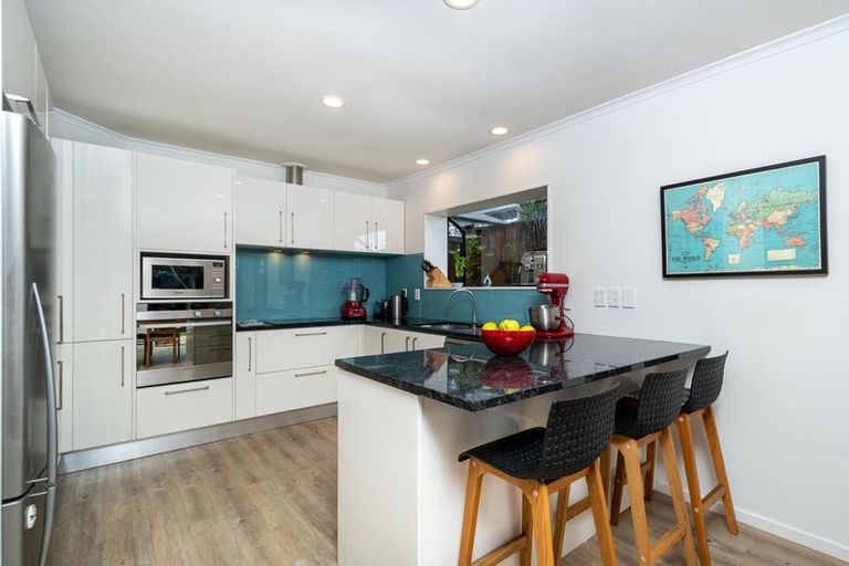 Photo of property in 1/11 Javelin Place, West Harbour, Auckland, 0618