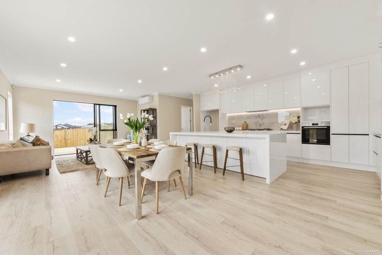 Photo of property in 11 Lumber Rise, Swanson, Auckland, 0614