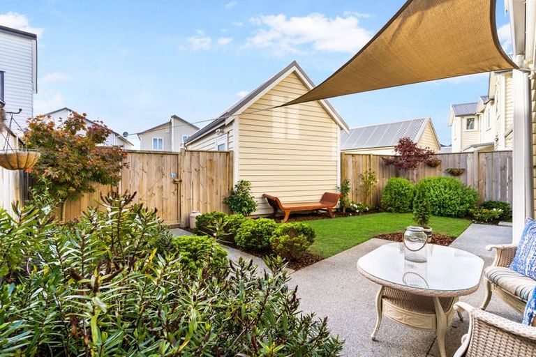 Photo of property in 22 Warbler Crescent, Papakura, 2110