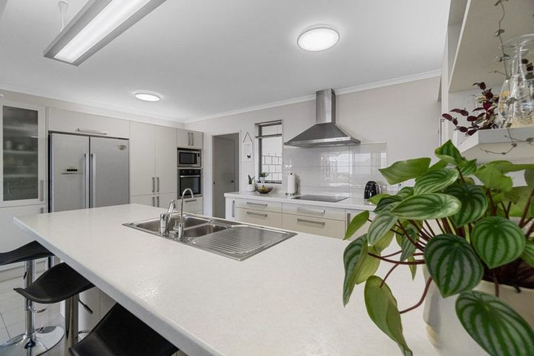 Photo of property in 4 Ruske Place, Grandview Heights, Hamilton, 3200