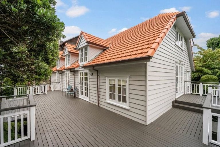 Photo of property in 5a Raroa Road, Kelburn, Wellington, 6012