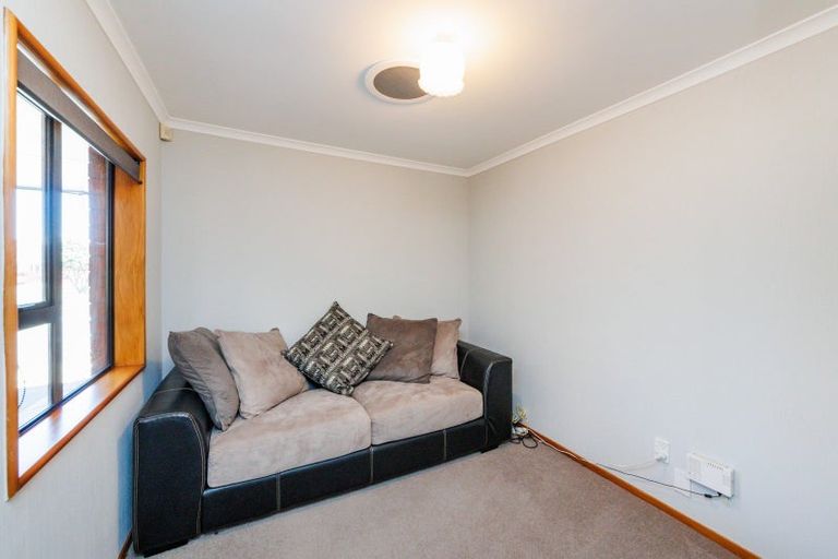 Photo of property in 96 John F Kennedy Drive, Milson, Palmerston North, 4414