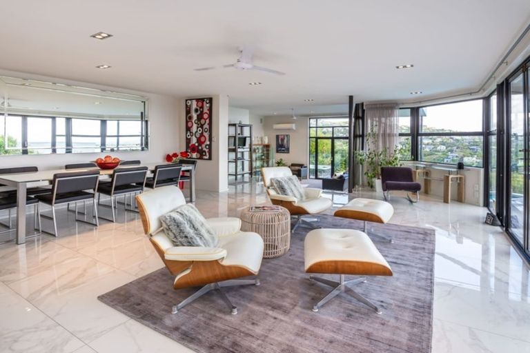 Photo of property in 9 Inverness Lane, Redcliffs, Christchurch, 8081