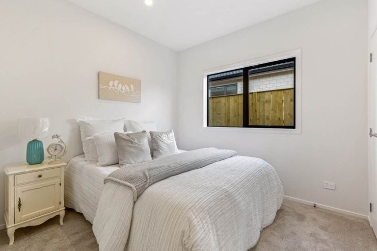 Photo of property in 19 Cara Avenue, Kumeu, 0810