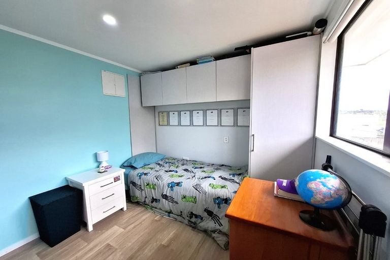 Photo of property in 38 Brougham Place, West Harbour, Auckland, 0618