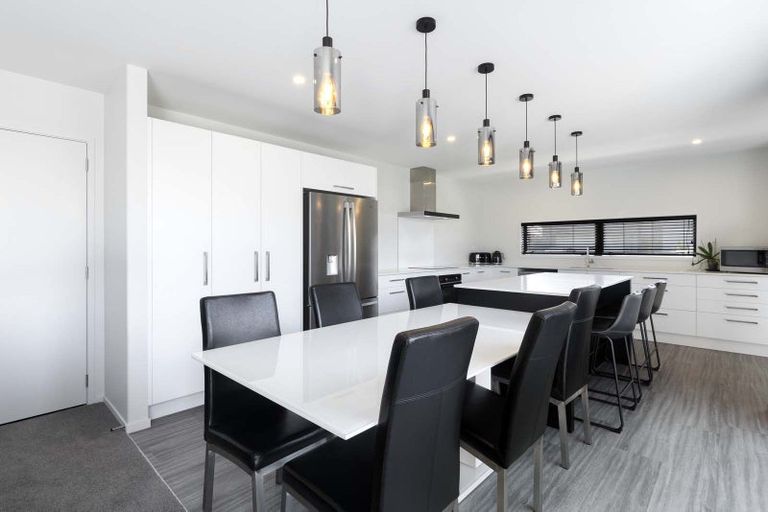 Photo of property in 17 Awataha Crescent, Pyes Pa, Tauranga, 3110