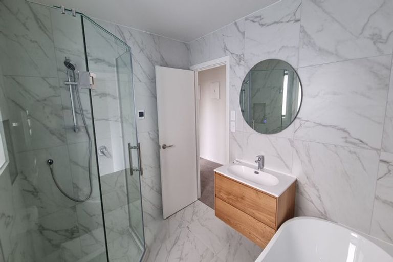 Photo of property in 64e Buscomb Avenue, Henderson, Auckland, 0610