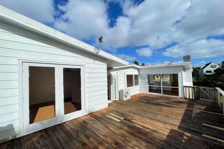 Photo of property in 16 Savoy Road, Glen Eden, Auckland, 0602