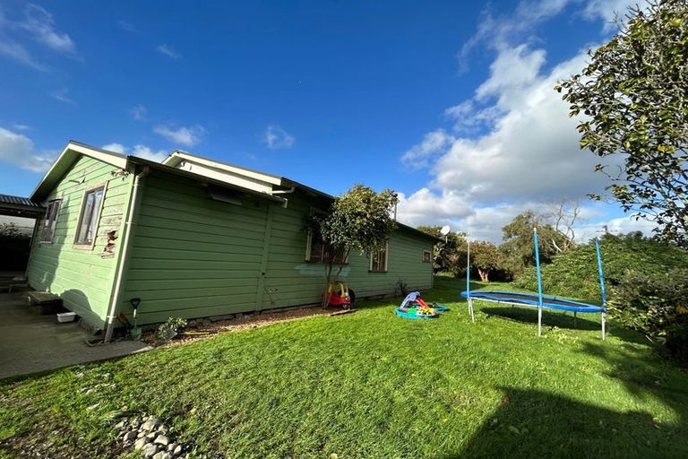 Photo of property in 196 Main Road South, Levin, 5510