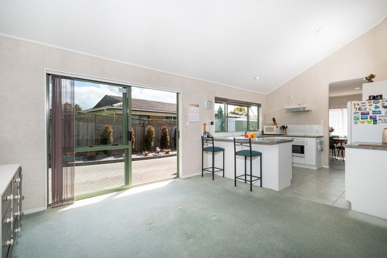 Photo of property in 33 Maurice Borich Place, Henderson, Auckland, 0610