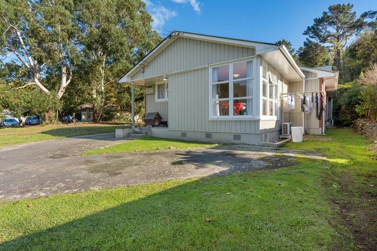 Photo of property in 52 Pinehaven Road, Pinehaven, Upper Hutt, 5019
