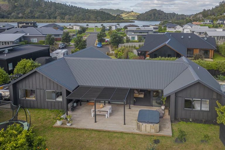Photo of property in 11 Voyager Place, Cooks Beach, Whitianga, 3591