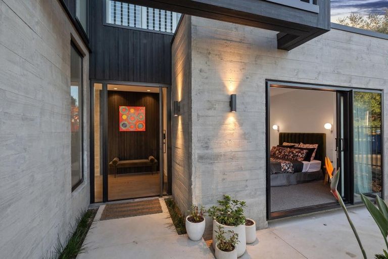 Photo of property in 23 Otakau Road, Milford, Auckland, 0620