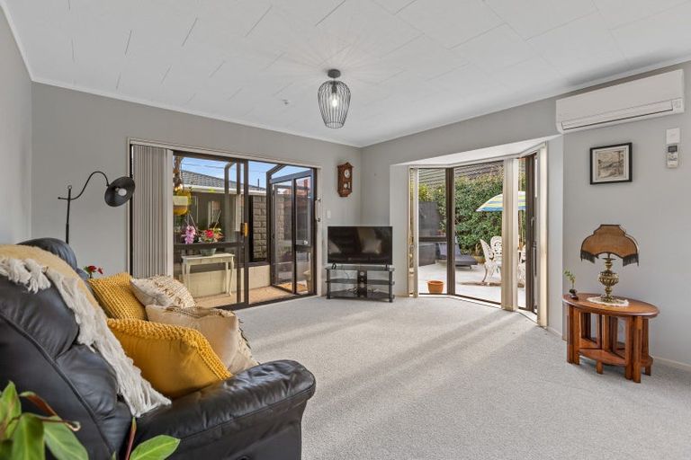 Photo of property in 273/1 Mangorei Road, Merrilands, New Plymouth, 4312