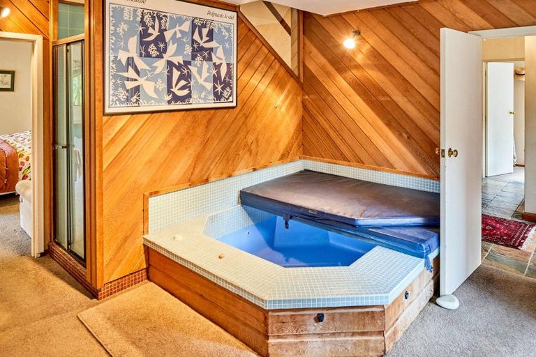 Photo of property in 2 Lady Bell Grove, Lowry Bay, Lower Hutt, 5013