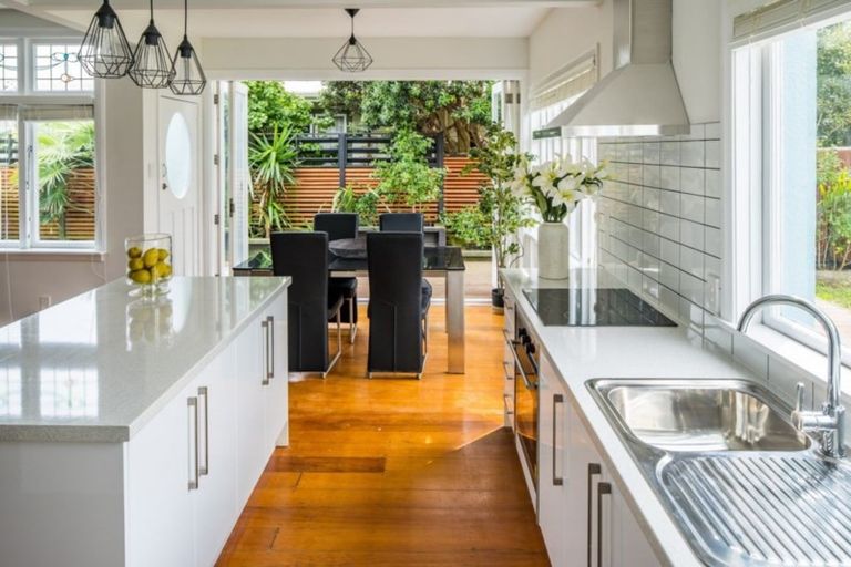 Photo of property in 27 Main Road, Titahi Bay, Porirua, 5022