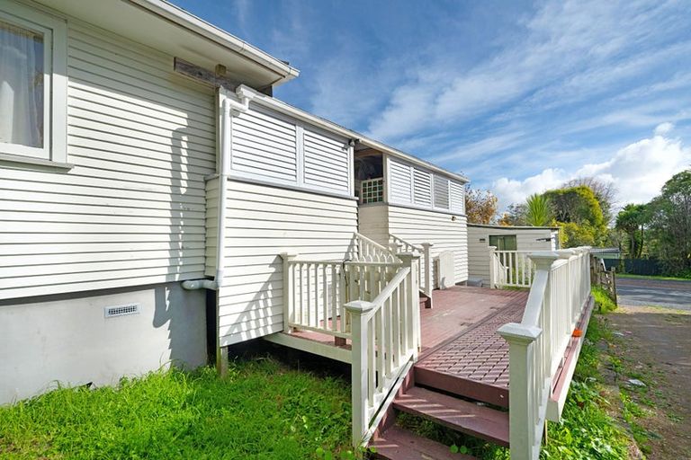 Photo of property in 56 Clayburn Road, Glen Eden, Auckland, 0602