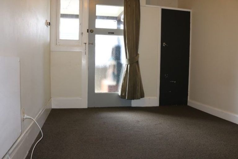 Photo of property in 12 Lyndhurst Street, Takaro, Palmerston North, 4412