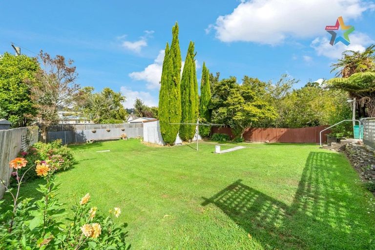 Photo of property in 5 Rawhiti Street, Stokes Valley, Lower Hutt, 5019