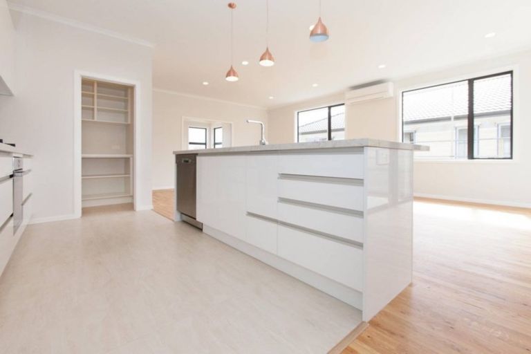 Photo of property in 9 Davey Crescent, Orewa, 0931