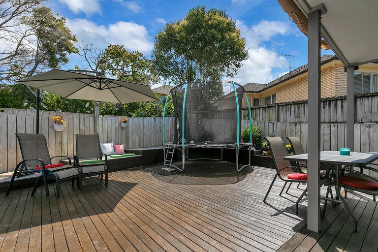 Photo of property in 1/38 Sailfish Drive, West Harbour, Auckland, 0618