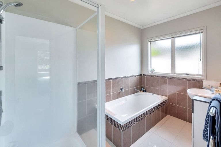 Photo of property in 7 Bibury Avenue, Henderson, Auckland, 0612