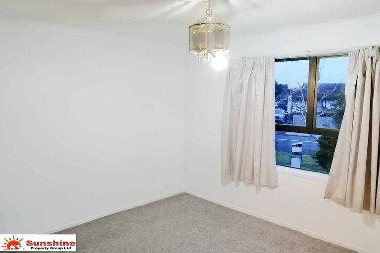 Photo of property in 12 St Catherine Crescent, West Harbour, Auckland, 0618
