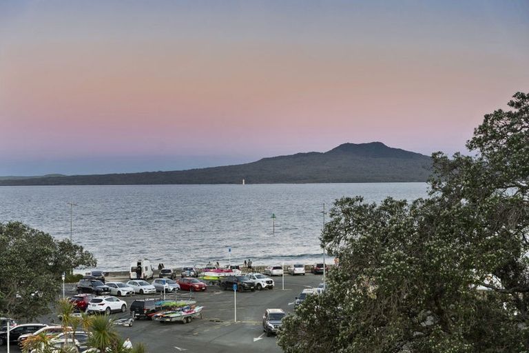 Photo of property in 1/7 The Promenade, Takapuna, Auckland, 0622