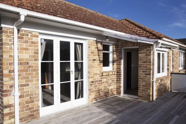 Photo of property in 1/32 Flanshaw Road, Te Atatu South, Auckland, 0610