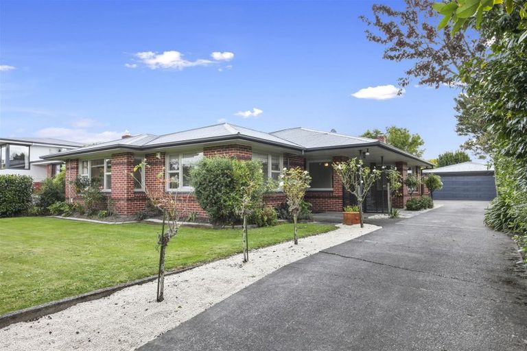 Photo of property in 9 Oakfield Street, Burnside, Christchurch, 8053
