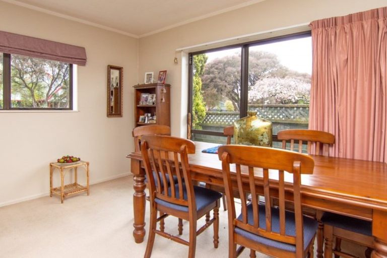 Photo of property in 15 Hanmer Place, Highbury, Palmerston North, 4412