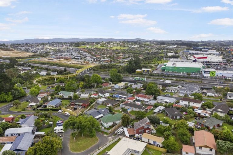 Photo of property in 7 Woodman Place, West Harbour, Auckland, 0618