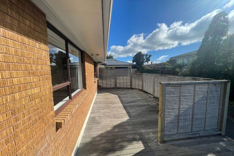 Photo of property in 5 Binda Place, Botany Downs, Auckland, 2010