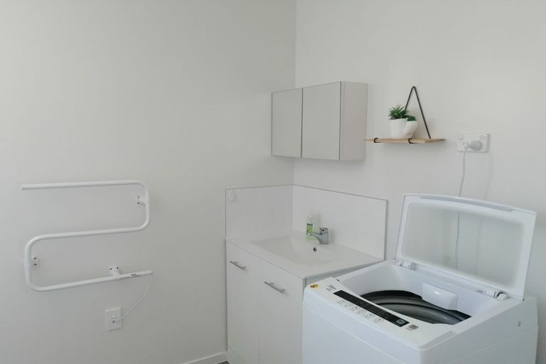 Photo of property in 3 Julia Place, Totara Vale, Auckland, 0629