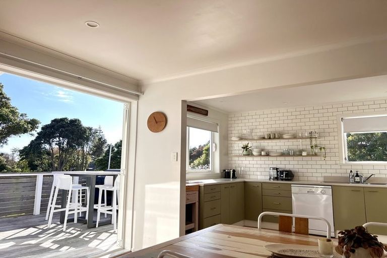 Photo of property in 2 Lindale Grove, Waikanae Beach, Waikanae, 5036