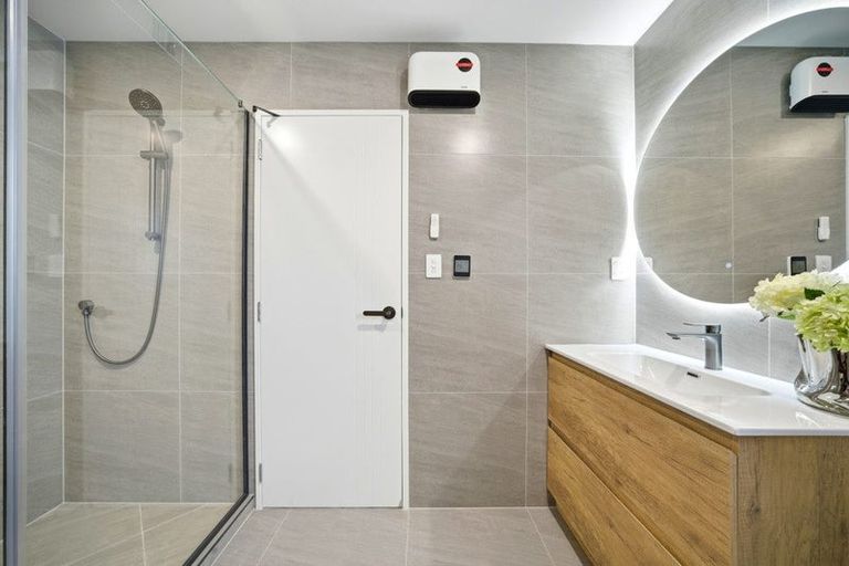 Photo of property in 15 Nerita Place, Long Bay, 0630