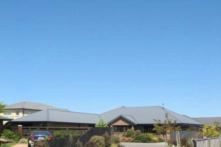 Photo of property in 9 Vaughan Way, Redwood, Christchurch, 8051