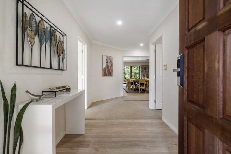 Photo of property in 27 Hogarth Rise, West Harbour, Auckland, 0618