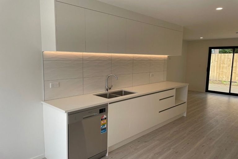 Photo of property in 8b Roys Road, Weymouth, Auckland, 2103