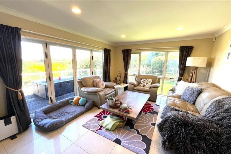 Photo of property in 10 Michael Bosher Way, Flat Bush, Auckland, 2019