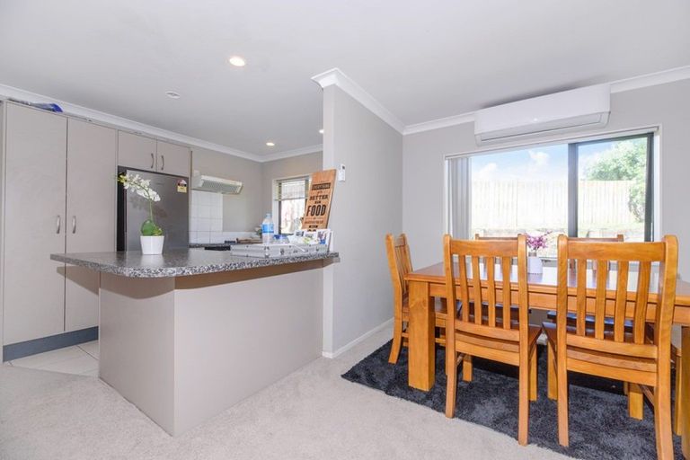 Photo of property in 12 Mediterranean Way, Goodwood Heights, Auckland, 2105