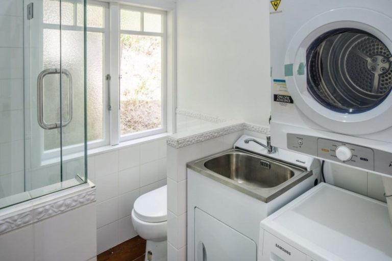 Photo of property in 57-59 Seaview Road, Paremata, Porirua, 5024